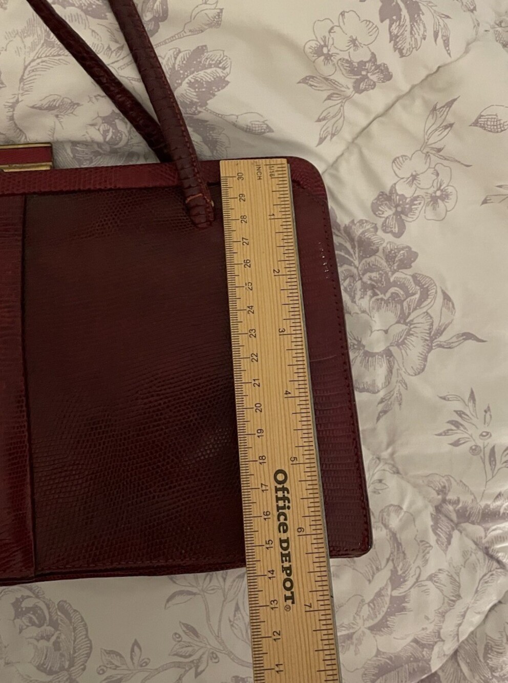 Vintage 1960s est Burgundy Lizard Skin Handbag Gold Clasp Double Handle Purse - Picture 9 of 10